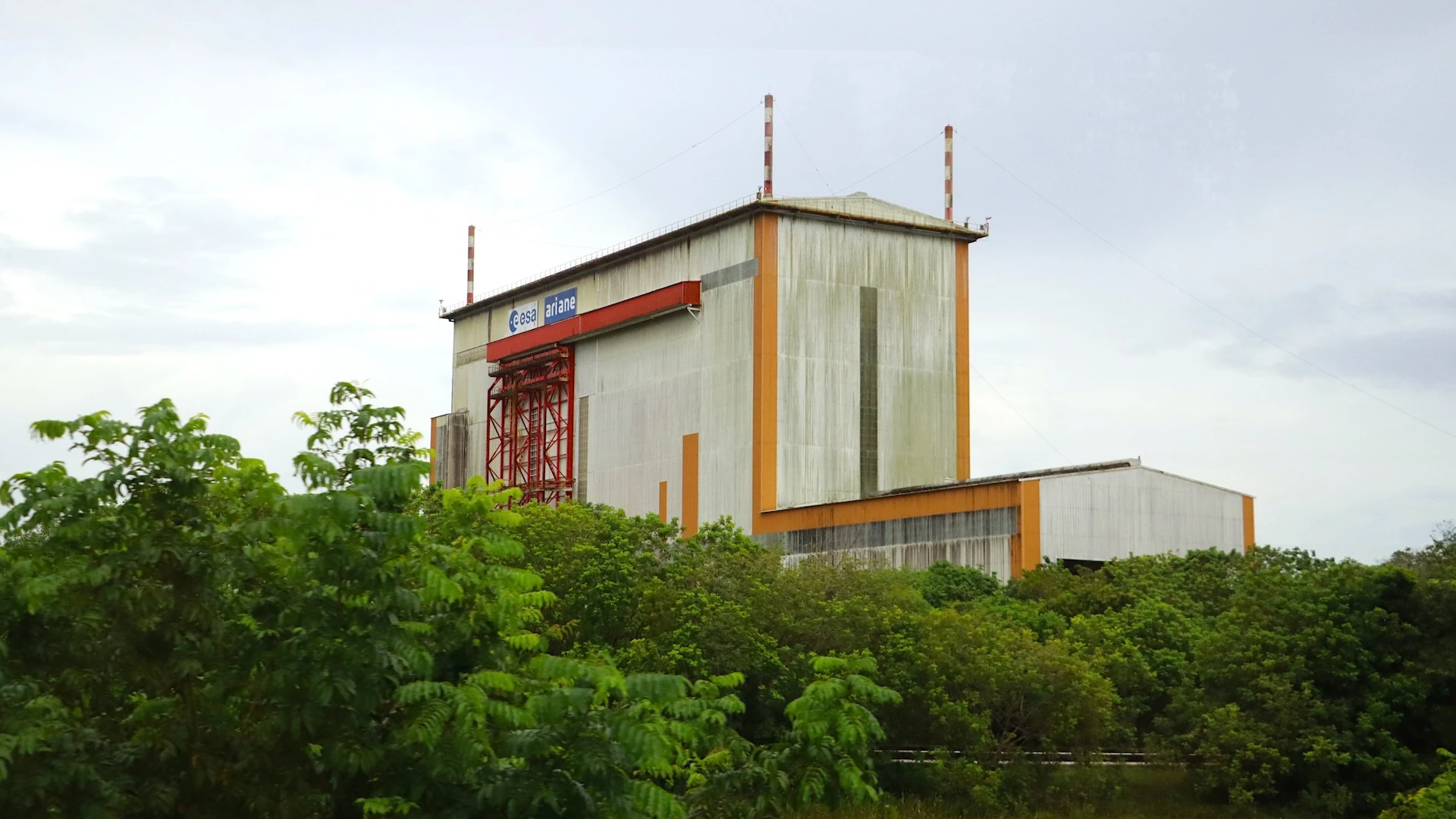 Giant spaceport structures