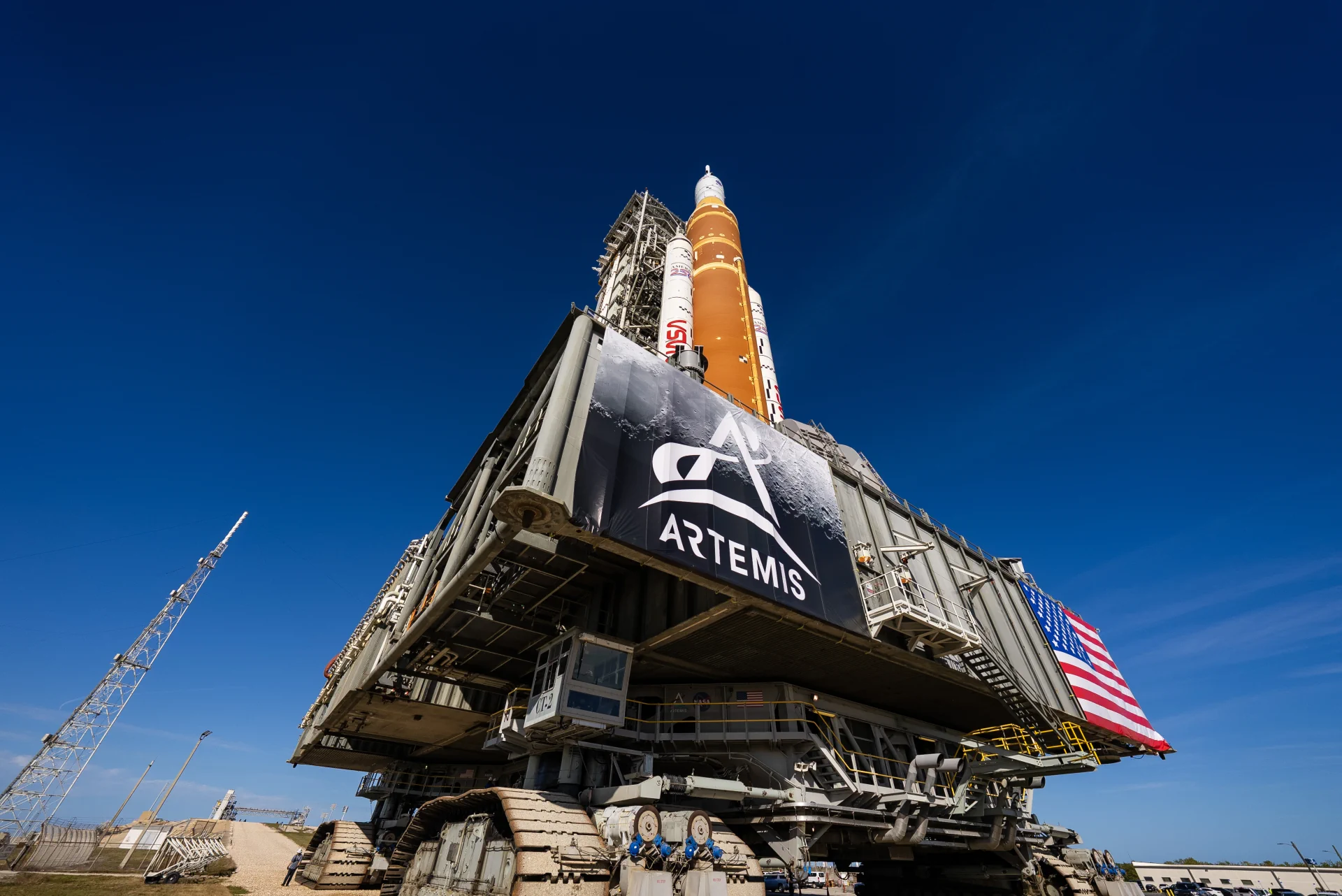 Artemis II on the crawler-transporter en route to Launch Pad 39B.