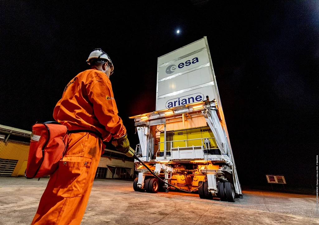 The self-propelled CCU3 transporter